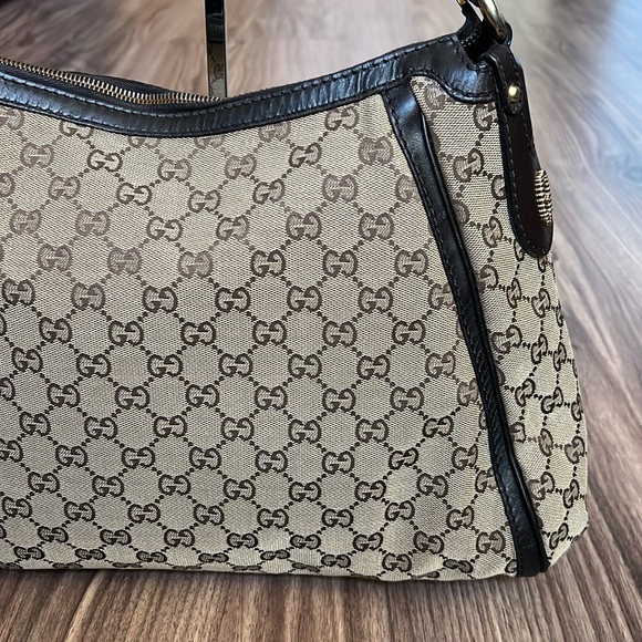 A150 - 💯 % authentic Gucci shoulder bag - Picture 8 of 16
